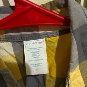 Polo Long sleeves  looks like new! size 5T